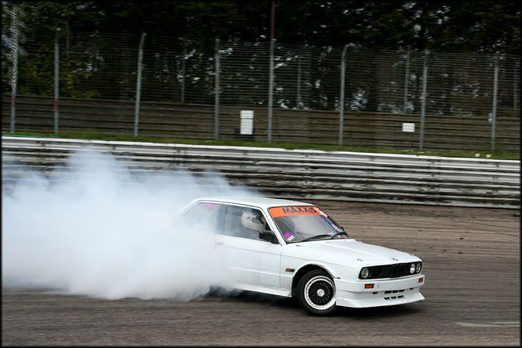 E30-V8-4.jpg